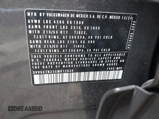 2025 Volkswagen Taos z VIN 3VV5C7B23SM012634, wystawiony jako IAAI lot #42342616 z przebiegiem 4381 mil mil oraz . Historia ofert i sprzedaży dostępna na DreamBid. Obrazek 9.