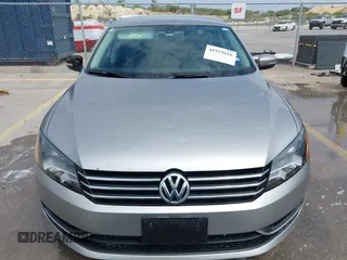 2014 Volkswagen Passat S z VIN 1VWAT7A33EC038497, wystawiony jako IAAI lot #41922616 z przebiegiem 110 509 mil mil oraz . Historia ofert i sprzedaży dostępna na DreamBid. Obrazek 12.