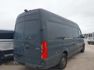 2019 Mercedes-Benz Sprinter Cargo z VIN WD4PF1CD9KP127024, wystawiony jako IAAI lot #40745606 z przebiegiem 127 630 mil mil oraz . Historia ofert i sprzedaży dostępna na DreamBid. Obrazek 4.