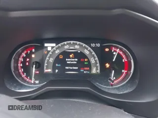 2025 Toyota RAV4 XLE Premium z VIN 2T3A1RFV6SC503413, wystawiony jako IAAI lot #41946001 z przebiegiem 831 mil mil oraz . Historia ofert i sprzedaży dostępna na DreamBid. Obrazek 7.