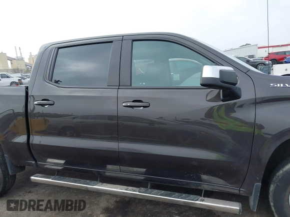 2021 Chevrolet Silverado 1500 LT with VIN 3GCUYDED2MG481707, listed as a IAAI auction lot 41060076 with 27,535 mi miles. Bid and sale history available at carsss.com. Image 13.