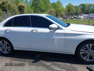 2019 Mercedes-Benz C 300 z VIN 55SWF8EB3KU297396, wystawiony jako IAAI lot #42064934 z przebiegiem 74 926 mil mil oraz . Historia ofert i sprzedaży dostępna na DreamBid. Obrazek 13.