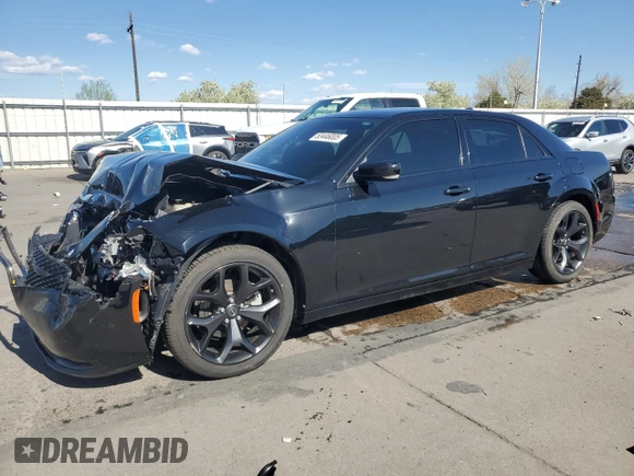 2022 Chrysler 300 S z VIN 2C3CCABG1NH115945, wystawiony jako Copart lot #53446005 z przebiegiem 58 184 mil mil oraz Szkoda całkowita • Salvage title. Historia ofert i sprzedaży dostępna na DreamBid. Obrazek 1.