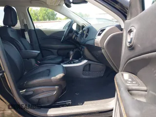 2021 Jeep Compass Latitude with VIN 3C4NJDBB5MT562400, listed as a IAAI auction lot 41996711 with 20,011 mi miles and . Bid and sale history available at DreamBid. Image 5.