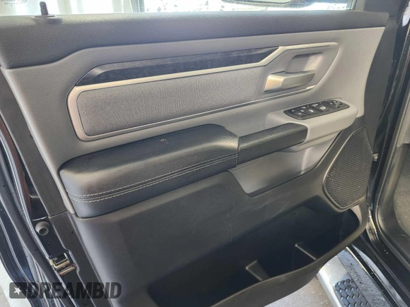 2022 Ram 1500 Big Horn z VIN 1C6RRFFG4NN269611, wystawiony jako IAAI lot #42566377 z przebiegiem 97 169 mil mil oraz . Historia ofert i sprzedaży dostępna na DreamBid. Obrazek 8.