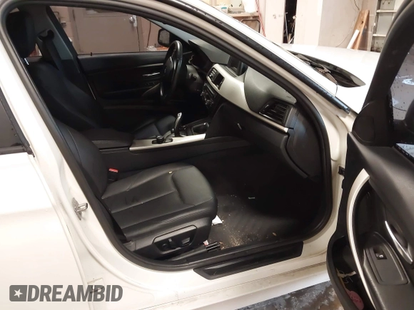 2014 BMW 3 Series 320i xDrive with VIN WBA3C3C52EPV90601, listed as a IAAI auction lot 42082100 with 1 mi miles. Bid and sale history available at carsss.com. Image 5.