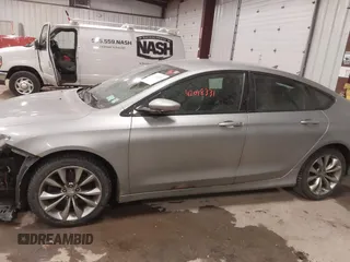 2015 Chrysler 200 S with VIN 1C3CCCDG0FN522916, listed as a IAAI auction lot 42048331 with 202,116 mi miles and . Bid and sale history available at carsss.com. Image 14.