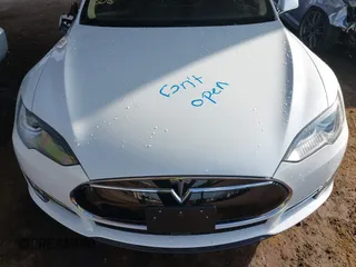 2014 Tesla Model S 60 with VIN 5YJSA1H14EFP63737, listed as a IAAI auction lot 41947610 with 62,240 mi miles and . Bid and sale history available at DreamBid. Image 10.