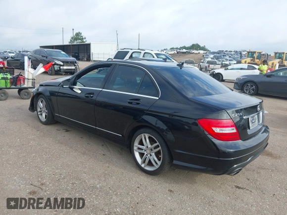 2014 Mercedes-Benz C 250 Sport с VIN WDDGF4HBXEA961769, выставлен на аукционе IAAI как лот 42474680 с пробегом 174 724 миль миль и . История ставок и продаж доступна на DreamBid. Изображение 3.