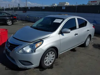 2016 Nissan Versa SV with VIN 3N1CN7AP5GL828015, listed as a IAAI auction lot 40849652 with 99,928 mi miles. Bid and sale history available at carsss.com. Image 2.