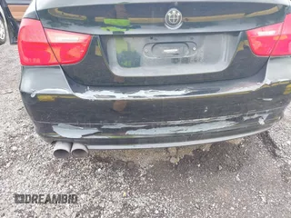 2011 BMW 3 Series 328i xDrive z VIN WBAPK5C54BF121544, wystawiony jako IAAI lot #42443324 z przebiegiem 123 193 mil mil oraz . Historia ofert i sprzedaży dostępna na DreamBid. Obrazek 6.
