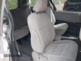 2018 Toyota Sienna LE Auto Access Seat with VIN 5TDKZ3DC5JS945951, listed as a IAAI auction lot 41689856 with 103,537 mi miles. Bid and sale history available at carsss.com. Image 8.