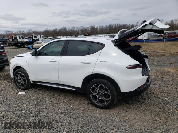 2024 Alfa Romeo Tonale Ti z VIN ZASPATCW2R3050296, wystawiony jako Copart lot #46153295 z przebiegiem 7 440 mil mil oraz Szkoda całkowita • Salvage title. Historia ofert i sprzedaży dostępna na DreamBid. Obrazek 2.