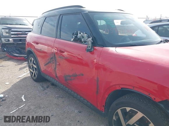 2025 MINI Countryman S z VIN WMZ23GA04S7P33413, wystawiony jako IAAI lot #41576638 z przebiegiem 9 505 mil mil oraz . Historia ofert i sprzedaży dostępna na DreamBid. Obrazek 17.