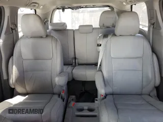 2015 Toyota Sienna XLE z VIN 5TDYK3DC3FS631916, wystawiony jako Copart lot #57876815 z przebiegiem 76 986 mil mil oraz Czysty tytuł • Clean title. Historia ofert i sprzedaży dostępna na DreamBid. Obrazek 10.