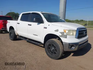 2011 Toyota Tundra 4WD Truck with VIN 5TFDW5F11BX204605, listed as a IAAI auction lot 41986660 with 280,844 mi miles. Bid and sale history available at carsss.com. Image 1.