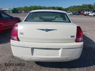 2007 Chrysler 300 Touring z VIN 2C3KA53G17H715729, wystawiony jako IAAI lot #41999282 z przebiegiem 130 444 mil mil oraz . Historia ofert i sprzedaży dostępna na DreamBid. Obrazek 16.