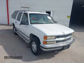1999 Chevrolet Suburban z VIN 3GNFK16R1XG165083, wystawiony jako IAAI lot #42137129 z przebiegiem 209 137 mil mil oraz . Historia ofert i sprzedaży dostępna na DreamBid. Obrazek 1.