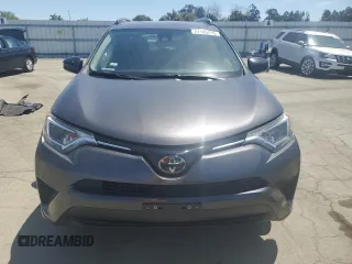 2018 Toyota RAV4 LE z VIN JTMBFREV8JJ259069, wystawiony jako Copart lot #61106715 z przebiegiem 56 770 mil mil oraz Szkoda całkowita • Salvage title. Historia ofert i sprzedaży dostępna na DreamBid. Obrazek 5.