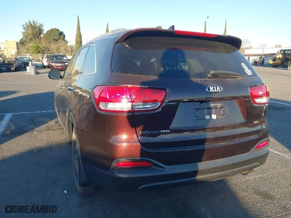2016 Kia Sorento LX with VIN 5XYPG4A32GG058979, listed as a IAAI auction lot 41382462 with 119,655 mi miles. Bid and sale history available at carsss.com. Image 3.