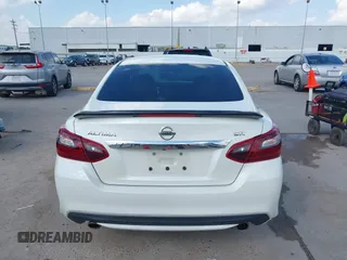 2017 Nissan Altima SV z VIN 1N4AL3AP3HC476185, wystawiony jako IAAI lot #40580202 z przebiegiem 118 710 mil mil oraz . Historia ofert i sprzedaży dostępna na DreamBid. Obrazek 16.