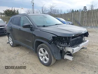 2019 Jeep Compass Latitude z VIN 3C4NJDBB8KT766816, wystawiony jako IAAI lot #41678251 z przebiegiem 143 512 mil mil oraz . Historia ofert i sprzedaży dostępna na DreamBid. Obrazek 1.
