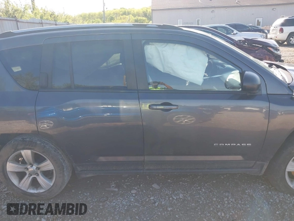 2017 Jeep Compass Sport SE z VIN 1C4NJDBB9HD143154, wystawiony jako IAAI lot #42126726 z przebiegiem 219 850 mil mil oraz . Historia ofert i sprzedaży dostępna na DreamBid. Obrazek 13.