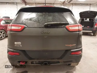 2014 Jeep Cherokee Trailhawk with VIN 1C4PJMBS2EW231813, listed as a IAAI auction lot 41664287 with 128,893 mi miles. Bid and sale history available at carsss.com. Image 16.