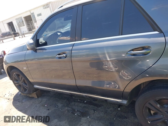 2012 Mercedes-Benz M ML 350 with VIN 4JGDA5HB6CA075264, listed as a IAAI auction lot 42059330 with 147,642 mi miles. Bid and sale history available at carsss.com. Image 14.