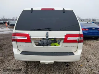 2007 Lincoln Navigator with VIN 5LMFU28567LJ13270, listed as a IAAI auction lot 41537706 with 206,707 mi miles. Bid and sale history available at carsss.com. Image 17.