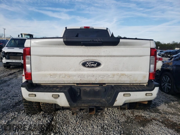 2018 Ford F-350 XL z VIN 1FTRF3DT9JEB35526, wystawiony jako Copart lot #37557924 z przebiegiem 151 676 mil mil oraz Szkoda całkowita • Salvage title. Historia ofert i sprzedaży dostępna na DreamBid. Obrazek 6.