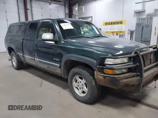 2002 Chevrolet Silverado 1500 LS with VIN 1GCEK19T62E159260, listed as a IAAI auction lot 41831460 with 191,127 mi miles. Bid and sale history available at carsss.com. Image 1.