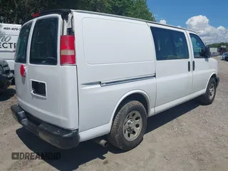 2014 Chevrolet Express Cargo z VIN 1GCSGAFX1E1168424, wystawiony jako IAAI lot #42610312 z przebiegiem 245 507 mil mil oraz . Historia ofert i sprzedaży dostępna na DreamBid. Obrazek 4.