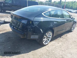 2018 Tesla Model 3 Long Range Battery z VIN 5YJ3E1EB9JF086703, wystawiony jako IAAI lot #42290193 z przebiegiem 46 255 mil mil oraz . Historia ofert i sprzedaży dostępna na DreamBid. Obrazek 4.