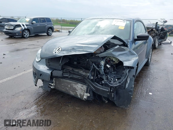 2018 Volkswagen Beetle S z VIN 3VWFD7AT1JM726428, wystawiony jako IAAI lot #42154938 z przebiegiem 41 279 mil mil oraz . Historia ofert i sprzedaży dostępna na DreamBid. Obrazek 6.