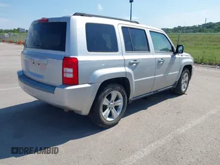 2008 Jeep Patriot Sport with VIN 1J8FT28W88D798363, listed as a IAAI auction lot 42597211 with 227,380 mi miles and . Bid and sale history available at DreamBid. Image 4.