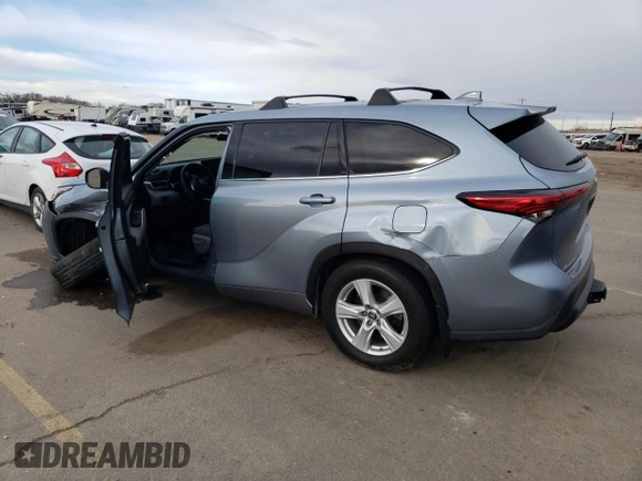 2020 Toyota Highlander LE with VIN 5TDBZRBH9LS026975, listed as a Copart auction lot 41372393 with 30,571 mi miles and . Bid and sale history available at DreamBid. Image 2.