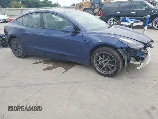 2023 Tesla Model 3 z VIN 5YJ3E1EA1PF386106, wystawiony jako Copart lot #53669285 z przebiegiem 20 579 mil mil oraz Szkoda całkowita • Salvage title. Historia ofert i sprzedaży dostępna na DreamBid. Obrazek 4.