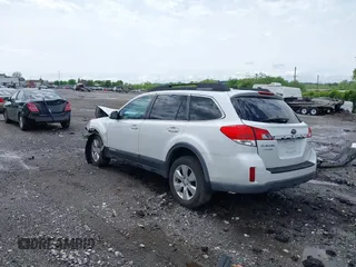 2010 Subaru Outback Limited Power Moon z VIN 4S4BRBKCXA3327826, wystawiony jako IAAI lot #42286612 z przebiegiem 275 294 mil mil oraz . Historia ofert i sprzedaży dostępna na DreamBid. Obrazek 3.