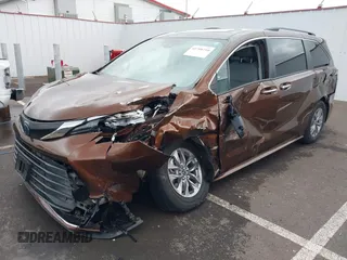 2022 Toyota Sienna XLE with VIN 5TDJRKEC4NS096017, listed as a IAAI auction lot 41708210 with 50,942 mi miles. Bid and sale history available at carsss.com. Image 18.
