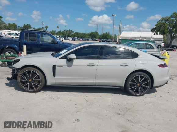 2018 Porsche Panamera 4 E-Hybrid z VIN WP0AE2A7XJL174378, wystawiony jako IAAI lot #42303125 z przebiegiem 35 636 mil mil oraz . Historia ofert i sprzedaży dostępna na DreamBid. Obrazek 14.