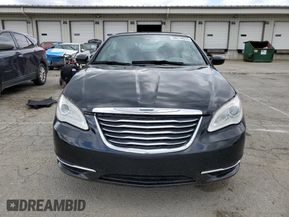 2013 Chrysler 200 Touring z VIN 1C3BCBEG3DN508705, wystawiony jako Copart lot #58216515 z przebiegiem 83 154 mil mil oraz Czysty tytuł • Clean title. Historia ofert i sprzedaży dostępna na DreamBid. Obrazek 5.