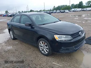 2013 Volkswagen Jetta SE с VIN 3VWDX7AJ1DM352551, выставлен на аукционе IAAI как лот 42473476 с пробегом 95 612 миль миль и . История ставок и продаж доступна на DreamBid. Изображение 1.