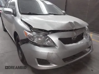 2010 Toyota Corolla z VIN 1NXBU4EE6AZ290694, wystawiony jako IAAI lot #42288917 z przebiegiem Nie podano mil oraz . Historia ofert i sprzedaży dostępna na DreamBid. Obrazek 6.