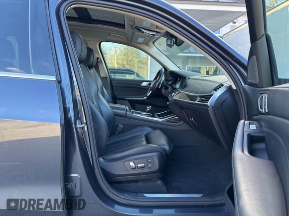 2019 BMW X7 xDrive40i z VIN 5UXCW2C55KLB44273, wystawiony jako IAAI lot #41762723 z przebiegiem 135 765 mil mil oraz . Historia ofert i sprzedaży dostępna na DreamBid. Obrazek 5.