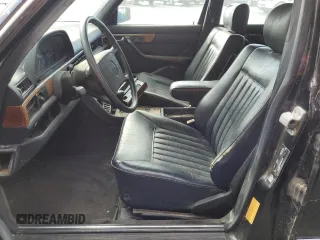 1987 Mercedes-Benz 560 with VIN WDBCA39D4HA360359, listed as a Copart auction lot 80772324 with 203,669 mi miles and Clean Title. Bid and sale history available at DreamBid. Image 7.