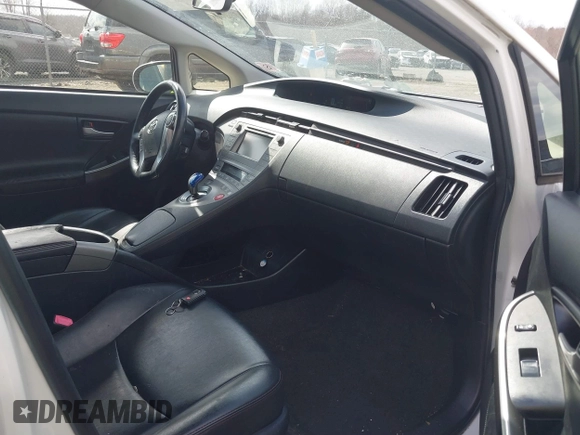 2013 Toyota Prius One z VIN JTDKN3DU7D5599352, wystawiony jako IAAI lot #41822091 z przebiegiem 198 360 mil mil oraz . Historia ofert i sprzedaży dostępna na DreamBid. Obrazek 5.