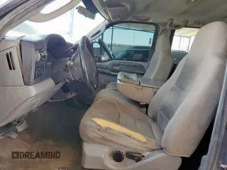 2006 Ford F-250 XL z VIN 1FTSW21P16EB96976, wystawiony jako Copart lot #60084075 z przebiegiem 140 092 mil mil oraz Szkoda całkowita • Salvage title. Historia ofert i sprzedaży dostępna na DreamBid. Obrazek 7.