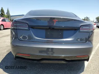 2022 Tesla Model S z VIN 5YJSA1E53NF491494, wystawiony jako Copart lot #56483015 z przebiegiem 31 507 mil mil oraz Szkoda całkowita • Salvage title. Historia ofert i sprzedaży dostępna na DreamBid. Obrazek 6.