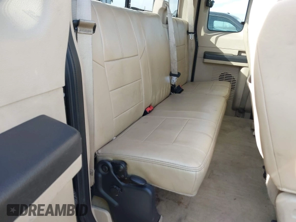 2008 Ford Super Duty F-250 SRW XL with VIN 1FTSX21528EA95945, listed as a IAAI auction lot 41460487 with 200,779 mi miles. Bid and sale history available at carsss.com. Image 8.